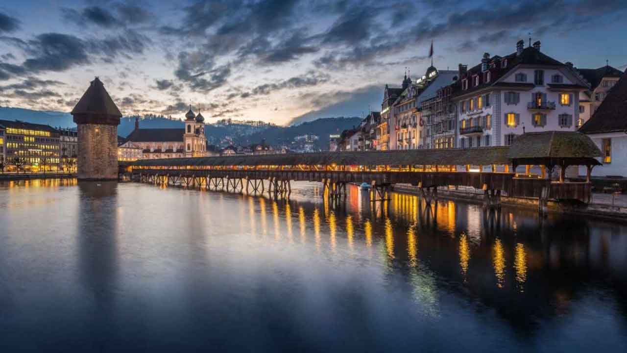 Lucerne-wooden-bridge