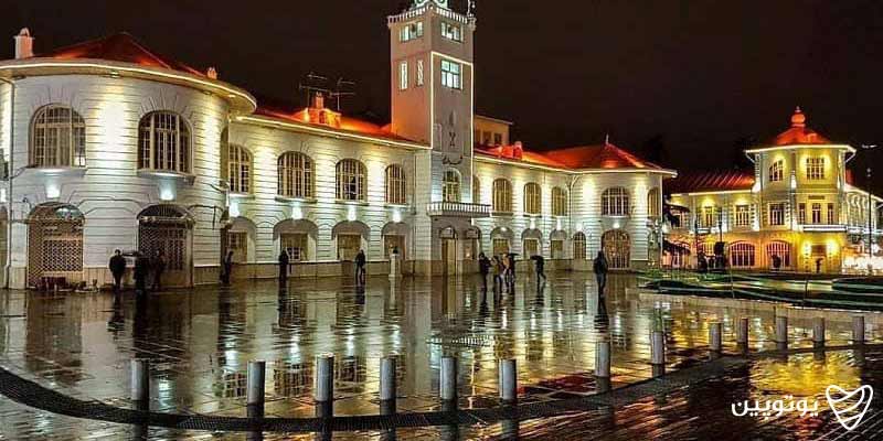 میدان شهرداری رشت در شب